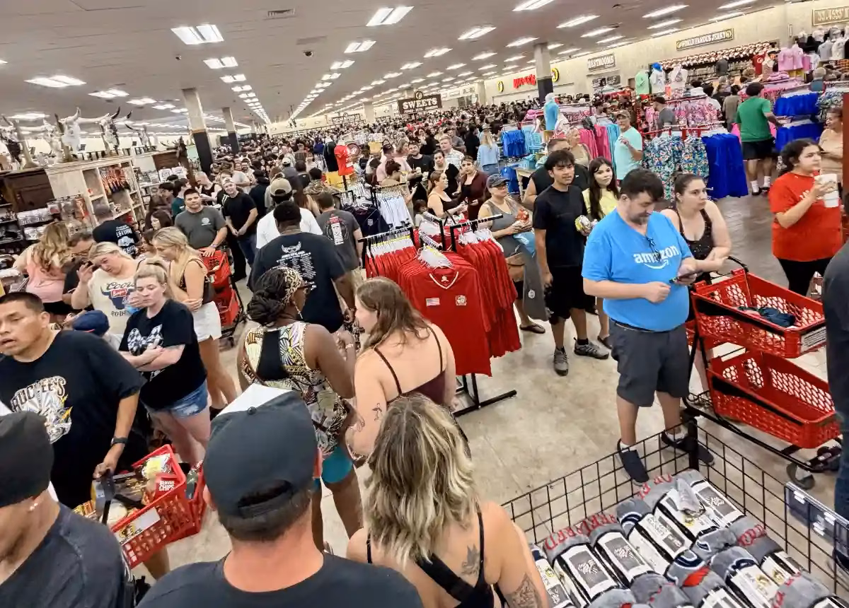Buc-ee's opening day in Goodyear. Photo courtesy of David Belote.